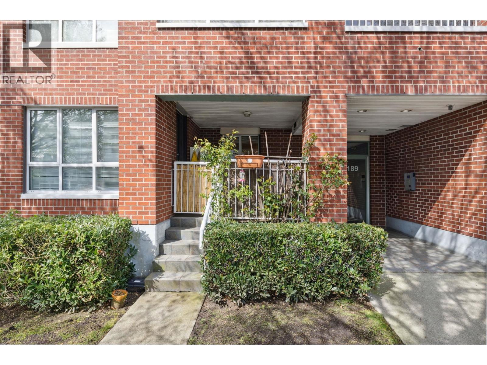 189 Ontario Place Unit 101, Vancouver, BC V5W 4C6