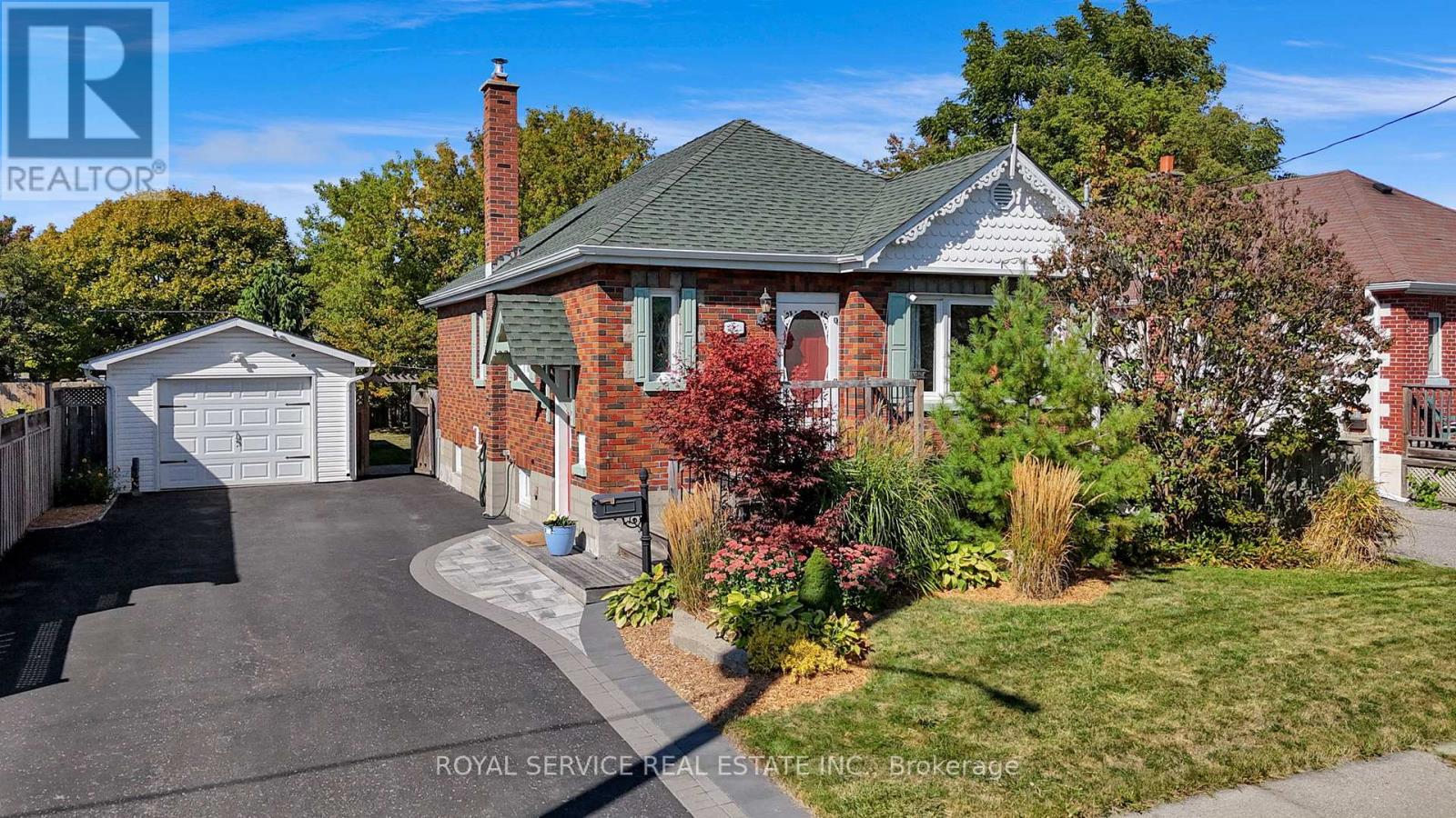 240 George St, Oshawa, ON L1H 2W5
