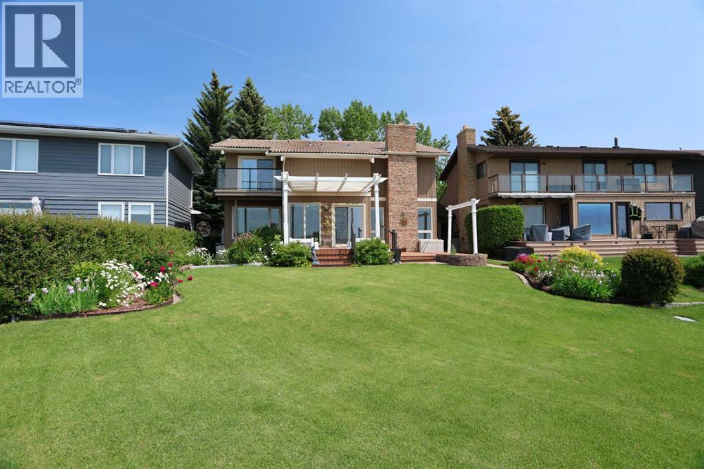7047 Edgemont Dr NW, Calgary, AB T3A 2H9
