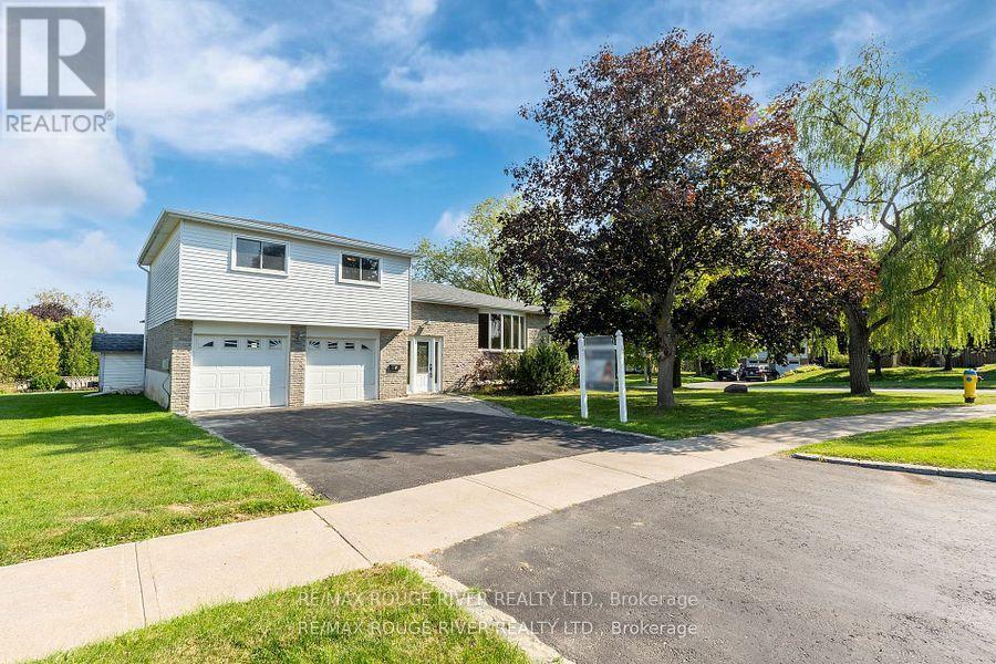 1 Applewood Cres, Kawartha Lakes Lindsay, ON K9V 4W7