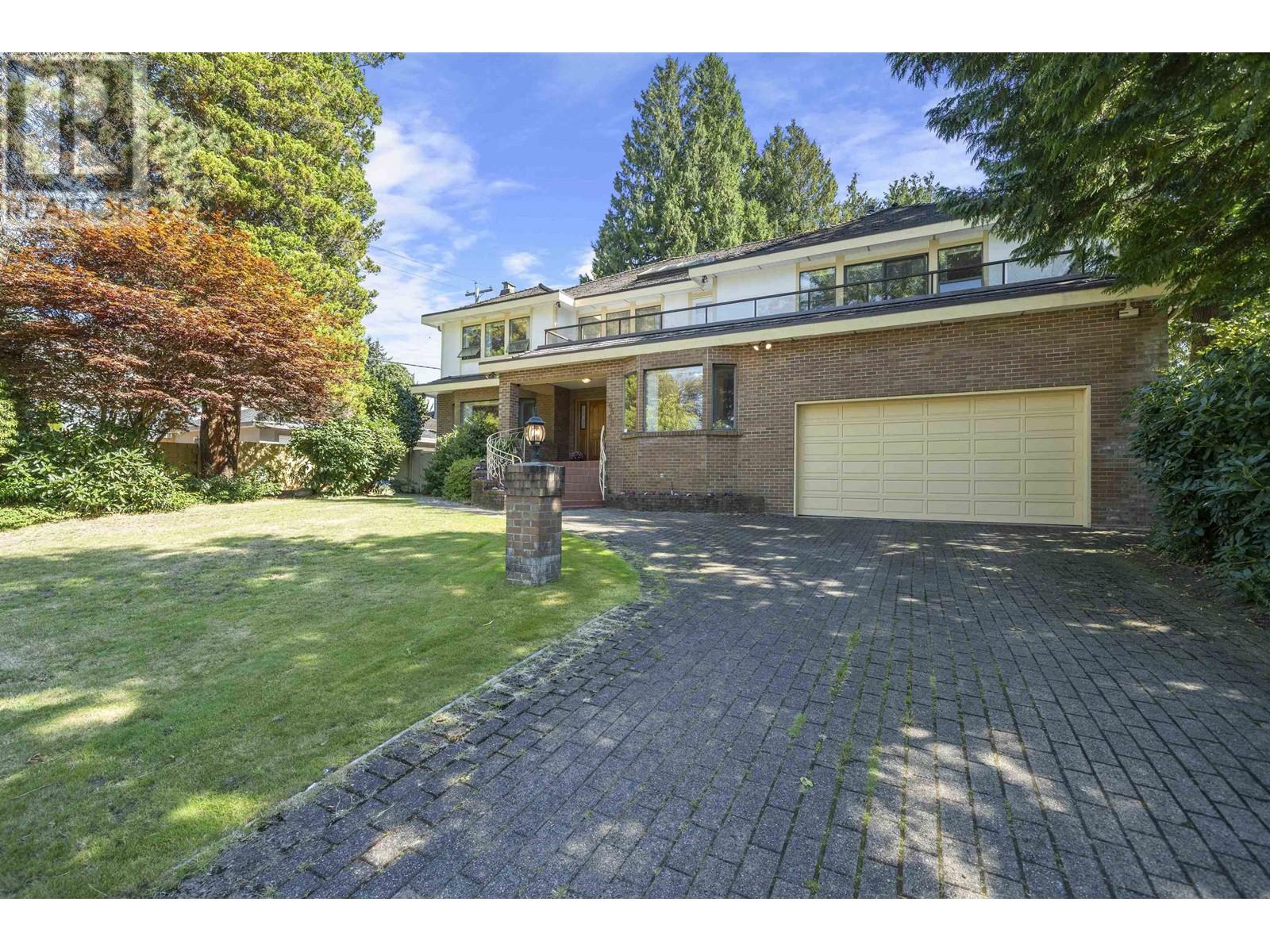 6668 Selkirk St, Vancouver, BC V6P 4G8