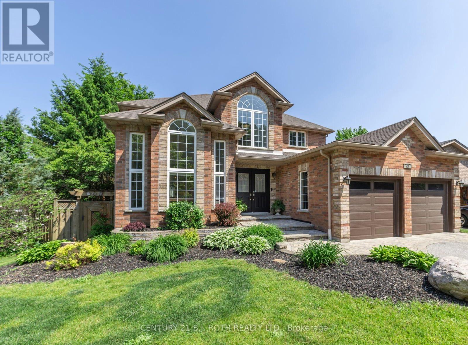 48 Crimson Ridge Rd, Barrie, ON L4N 9S1