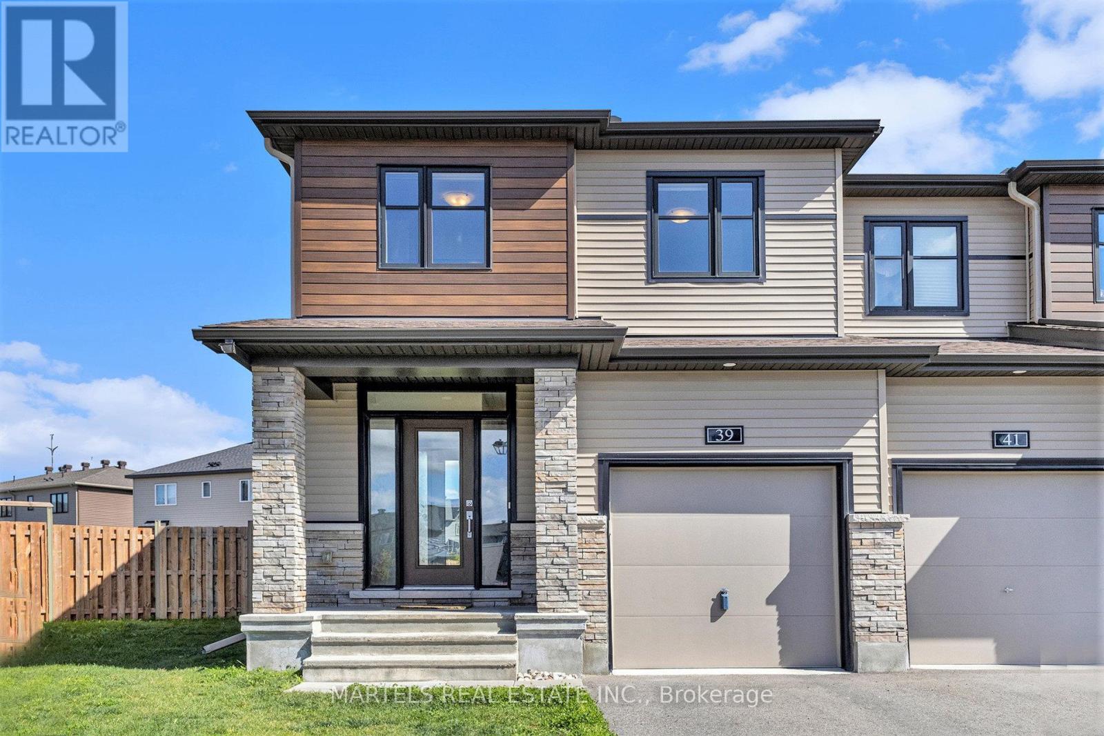 39 Watchim St, Ottawa, ON K4A 5K6