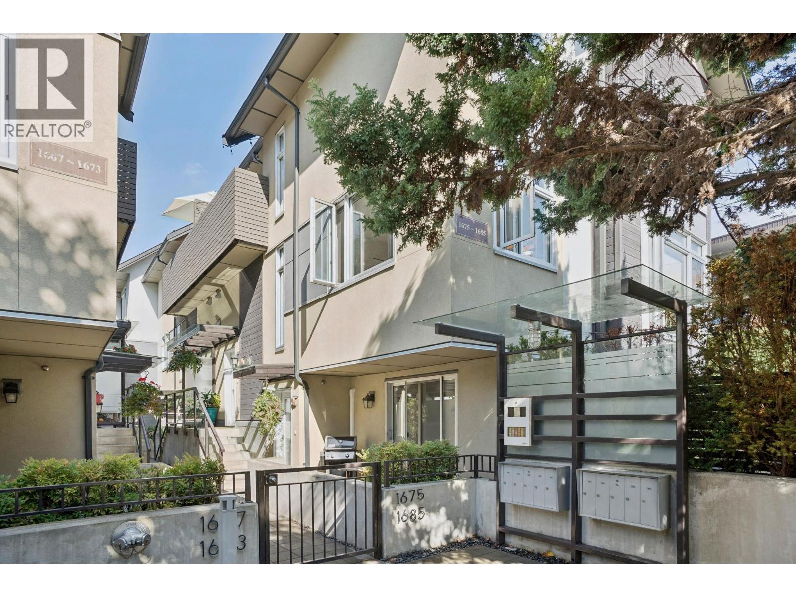 1683 Kitchener St, Vancouver, BC V5L 2W1