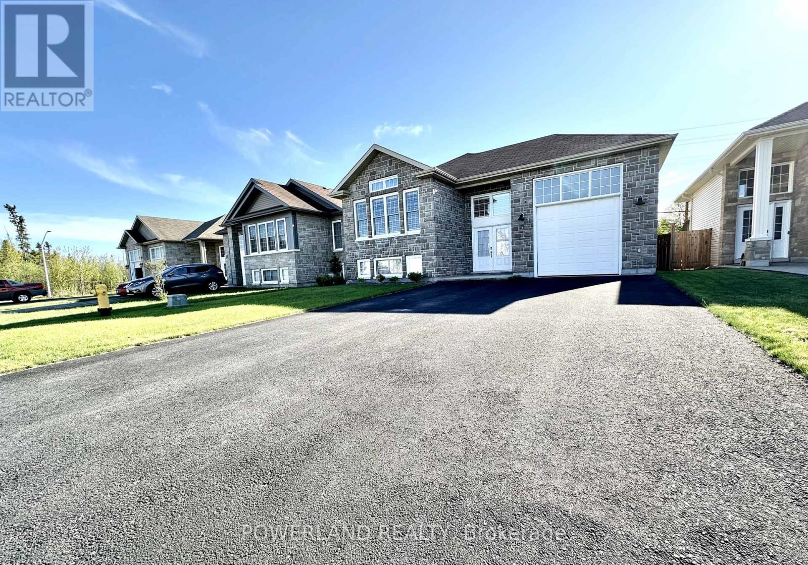 21 Brookland Dr, North Bay, ON P1A 4J7