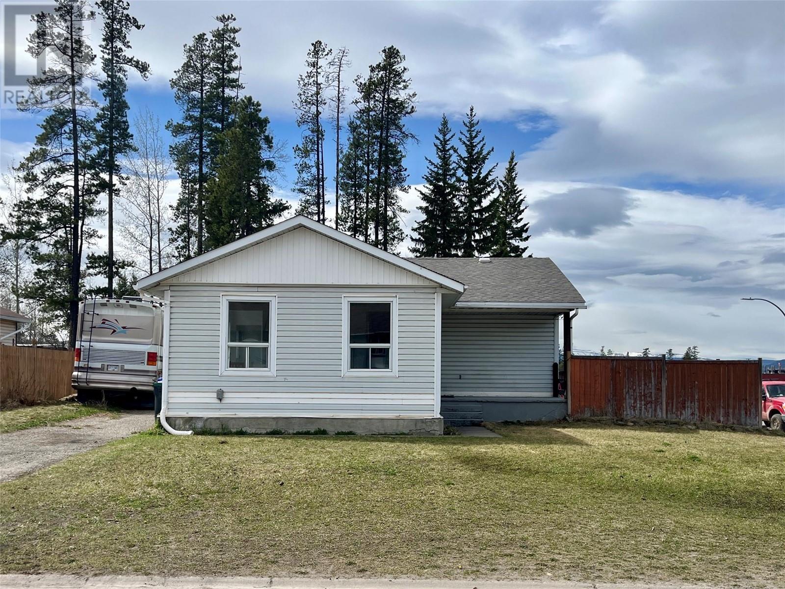 140 Spruce Ave, Tumbler Ridge, BC V0C 2W0
