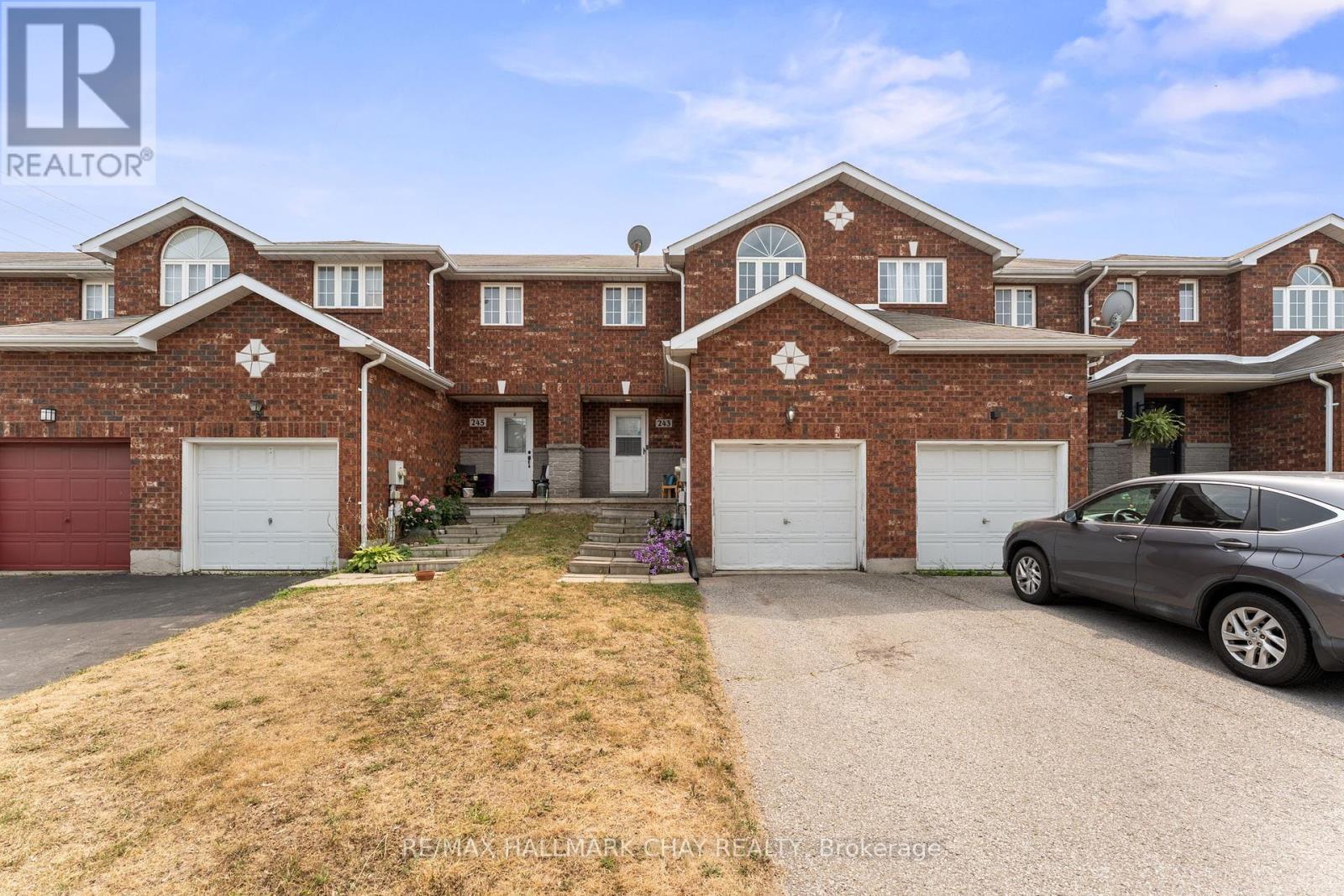 243 Stanley St, Barrie, ON L4M 7G2