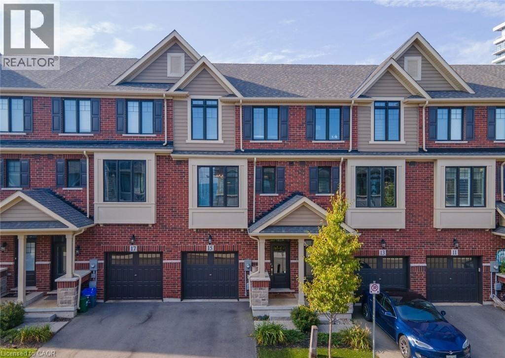 15 Pierre Trudeau Ln, Grimsby, ON L3M 0H4