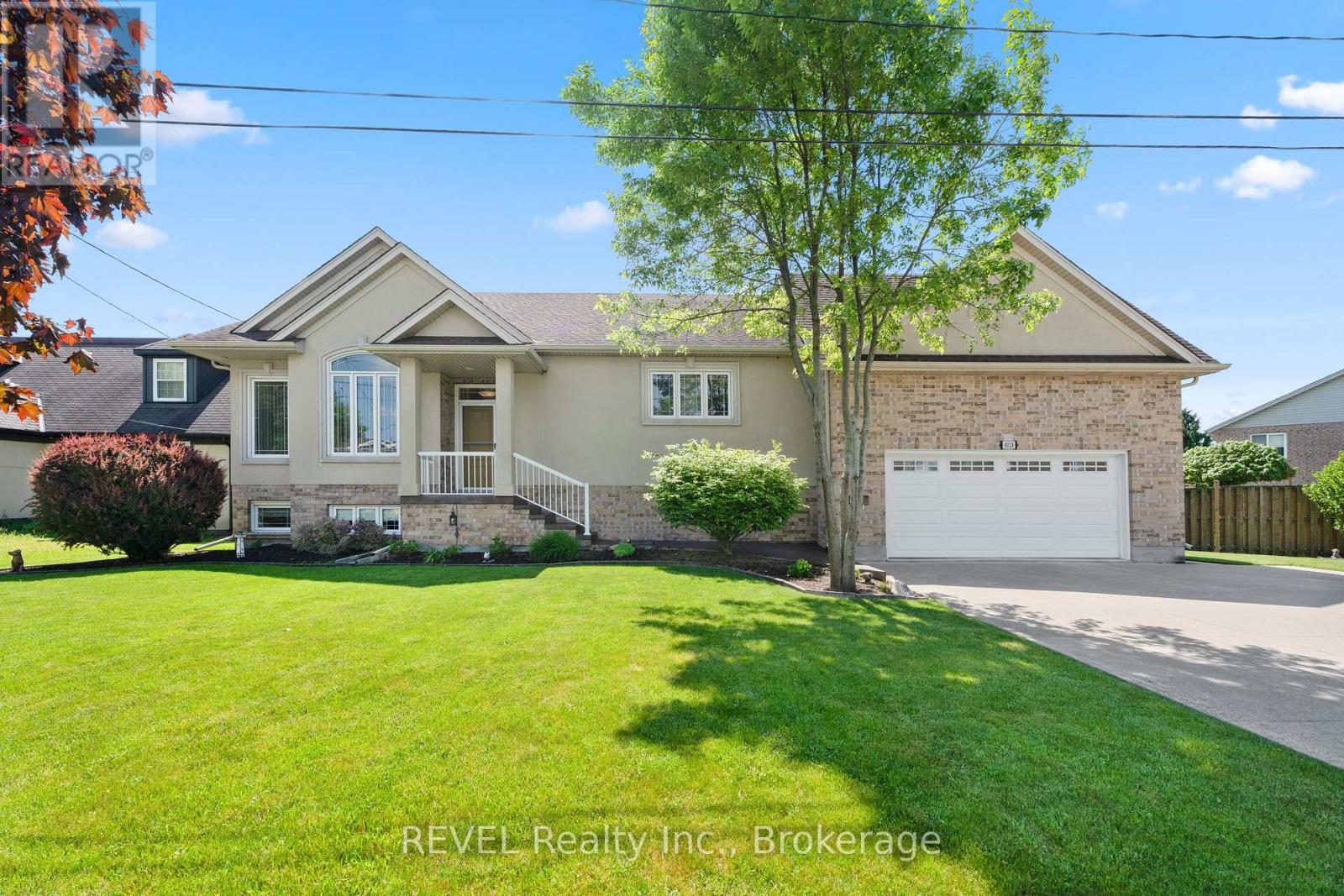 8028 Booth St, Niagara Falls, ON L2H 1E8