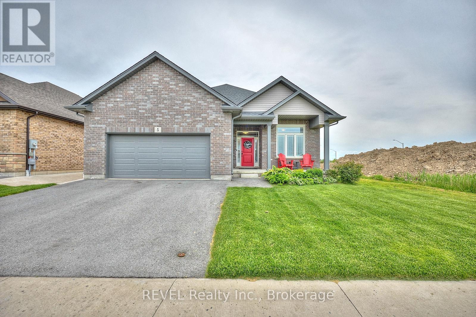 5 Cinnamon St, Thorold, ON L2V 0H5