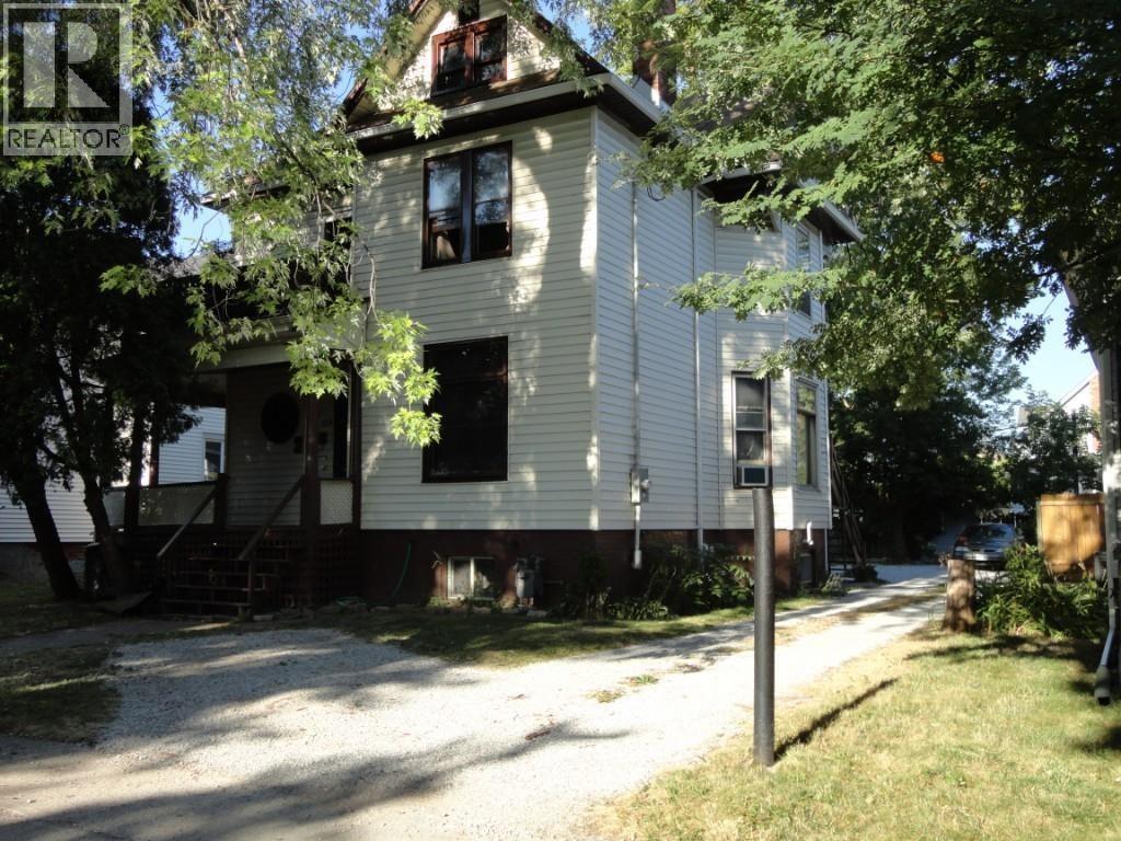 139 Forsyth St, Sarnia, ON N7T 3A8