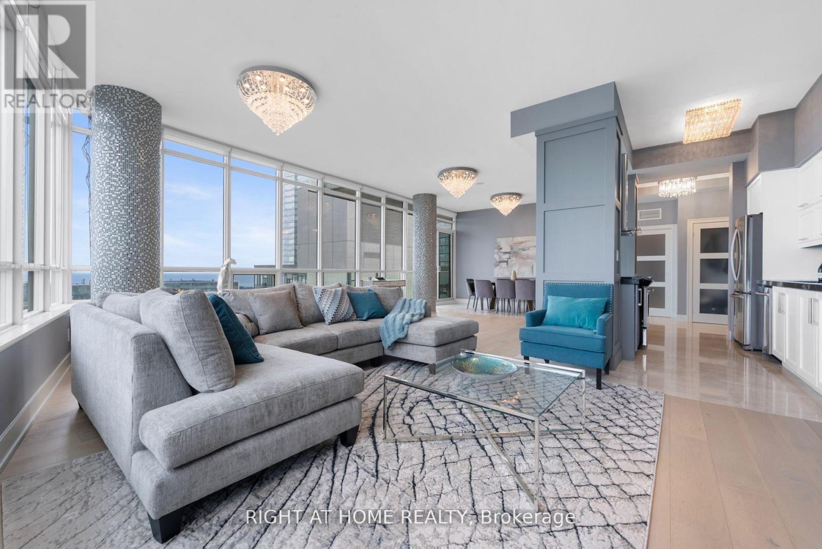 5104 65 Bremner Blvd, Toronto, ON M5J 0A7