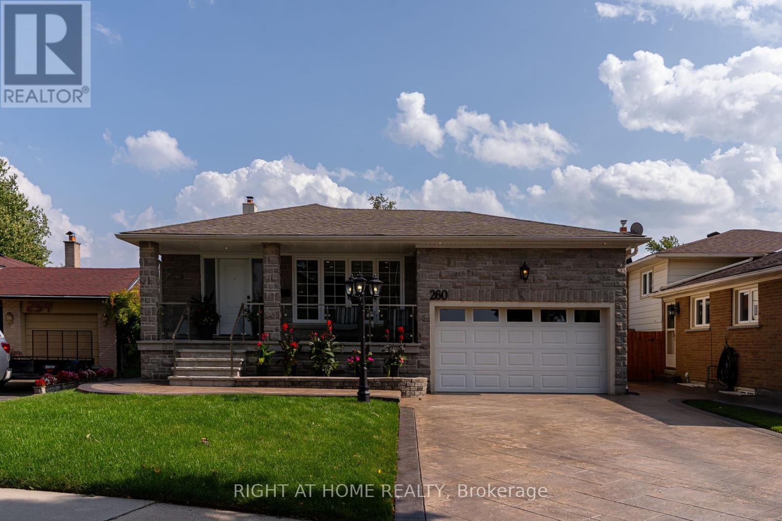 260 Louis Dr, Mississauga, ON L5B 1Y9