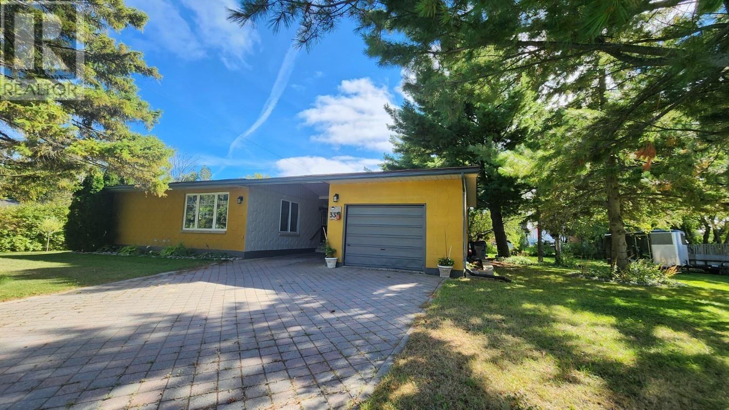 33 Eighth St, Armstrong, ON P0J 1E0