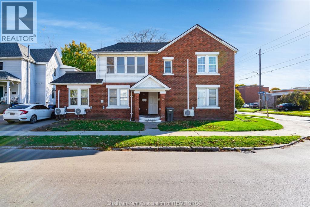 46-48 Wellington St E, Chatham, ON N7M 3N9