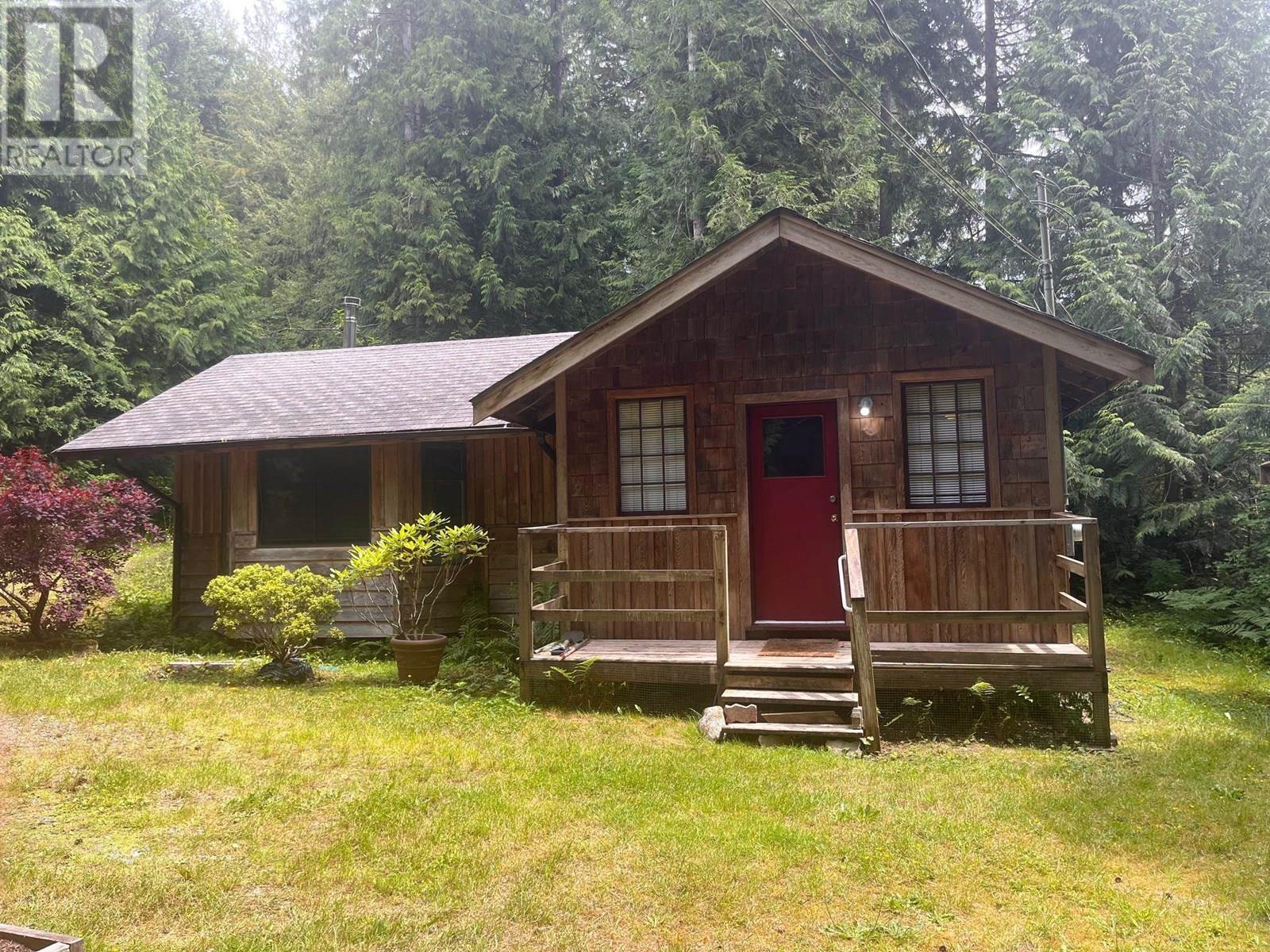 980 Woodley Rd, Roberts Creek, BC V0N 2W4