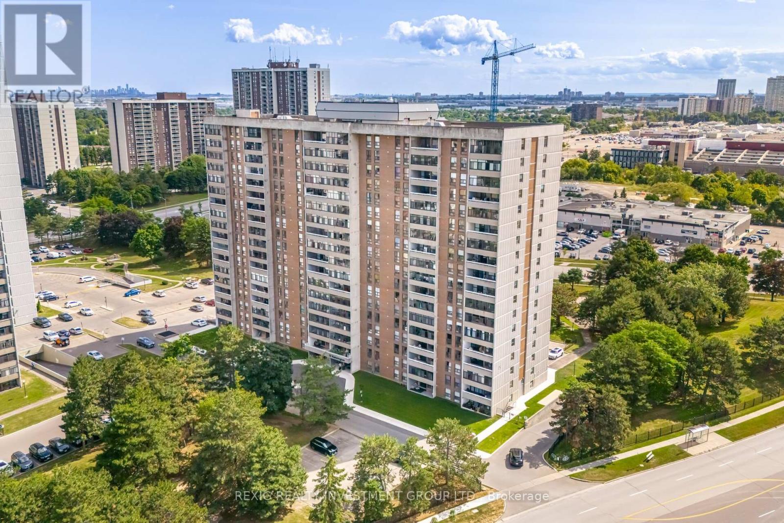 409 15 Kensington Rd, Brampton, ON L6T 3W2
