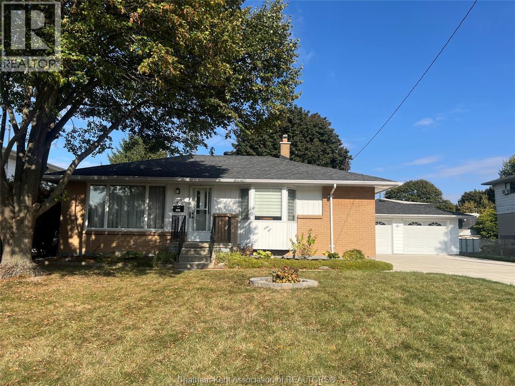 61 Semenyn Ave, Chatham, ON N7L 3R7