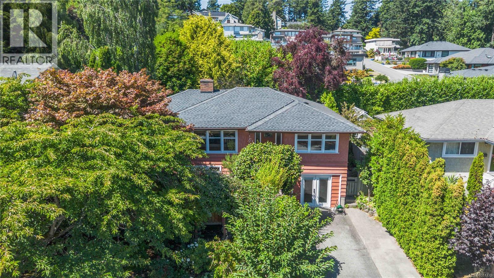 3836 Pitcombe Pl, Saanich, BC V8N 4B9