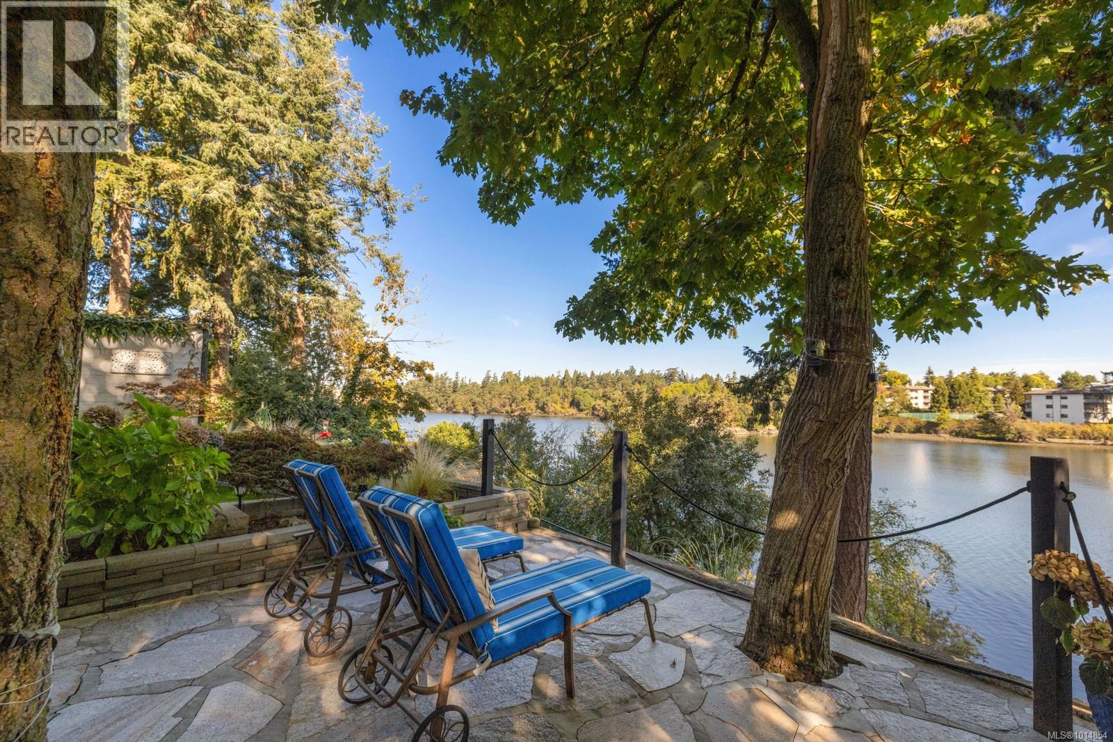 1004 Decosta Pl Unit 3 Pl, Esquimalt, BC V9A 6Y3