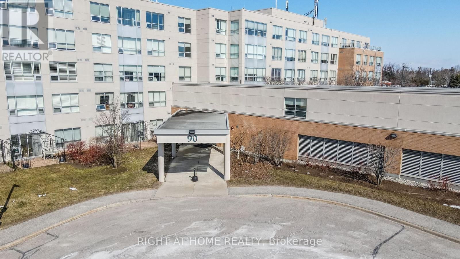 417 90 Dean Ave, Barrie, ON L4N 0M3