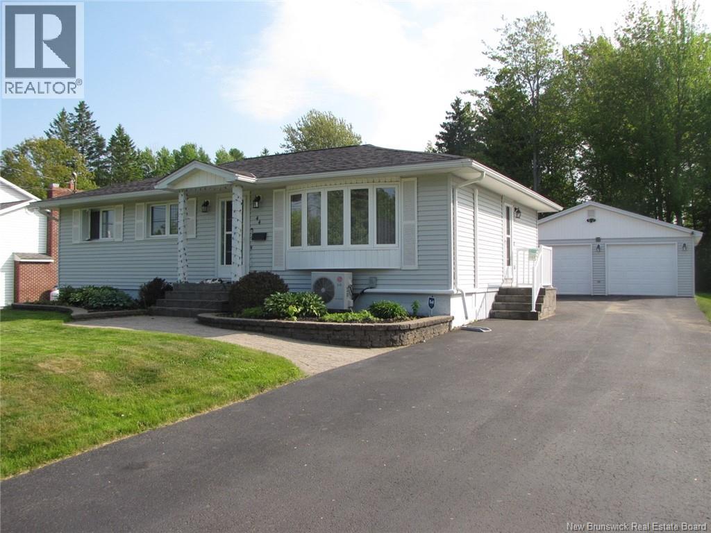 44 Woodlawn Ave, Moncton, NB E1E 2J9