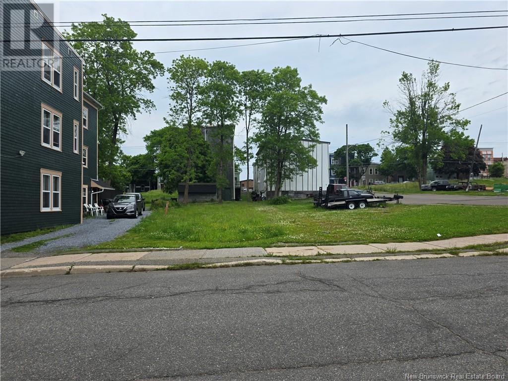 93 Metcalf St, Saint John, NB E2K 1J9