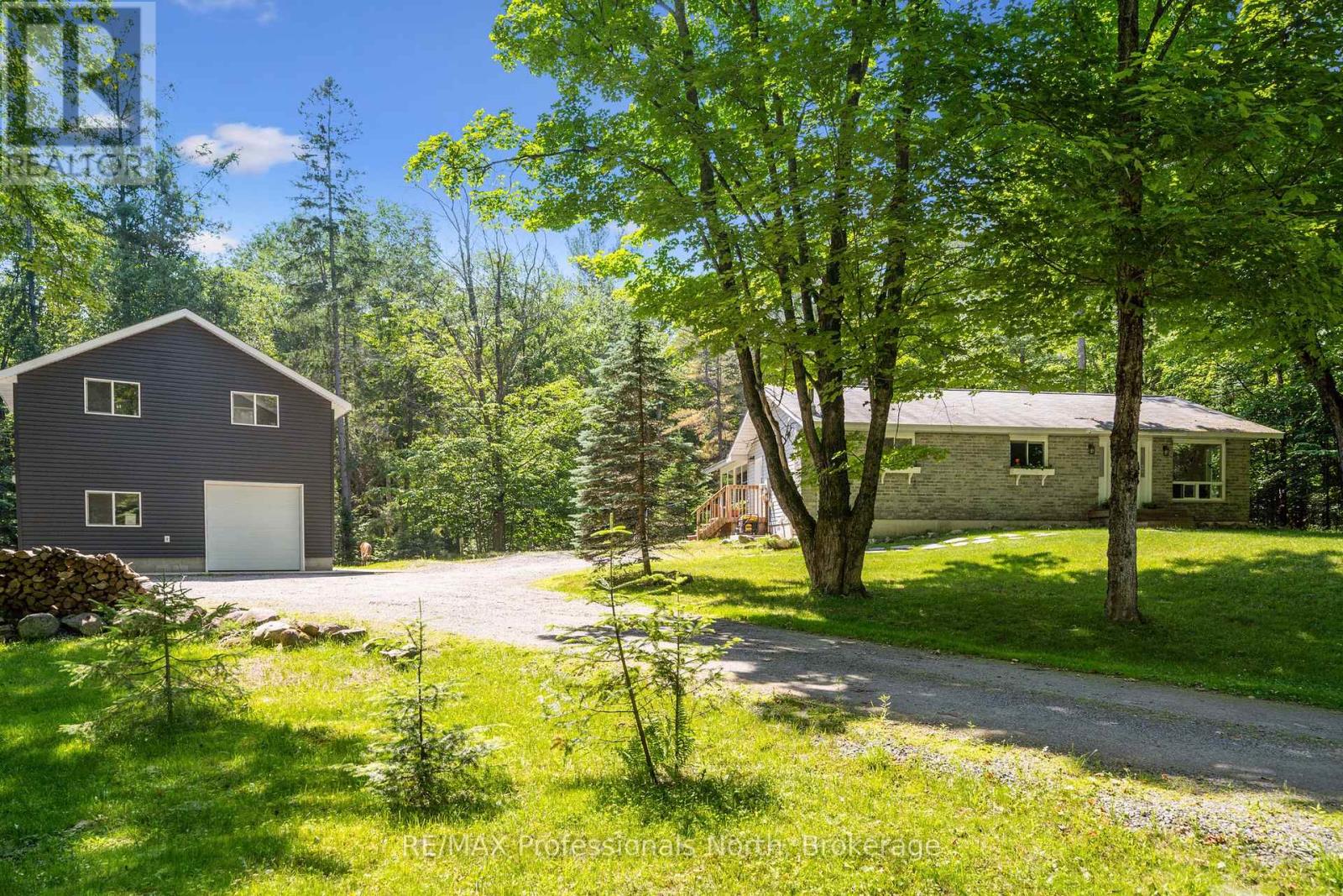 504 S Waseosa Lake Rd, Huntsville, ON P1H 2N5