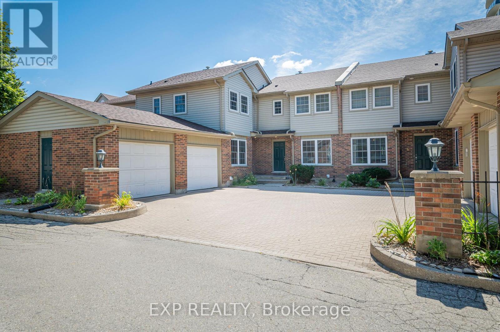 8 250 Keats Way, Waterloo, ON N2L 6J5