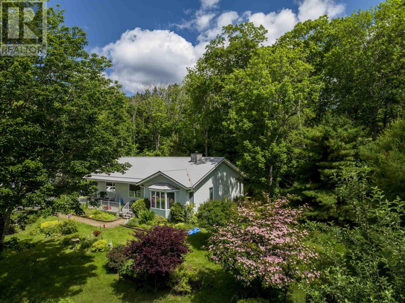 521 Second Peninsula Rd, Lunenburg, NS B0J 2C0