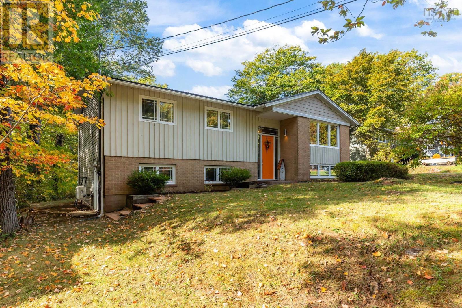 79 Ridge Ave, Waverley, NS B2R 1G4