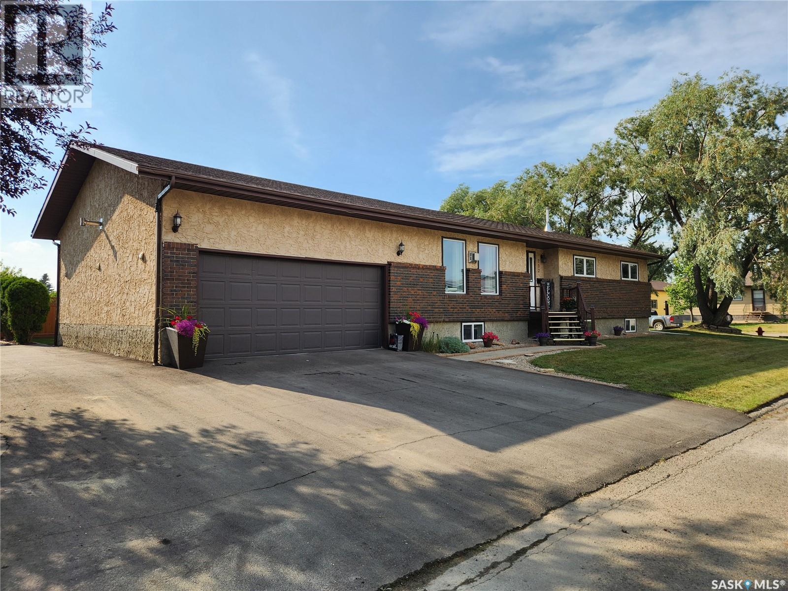 702 Golburn Cres, Tisdale, SK S0E 1T0