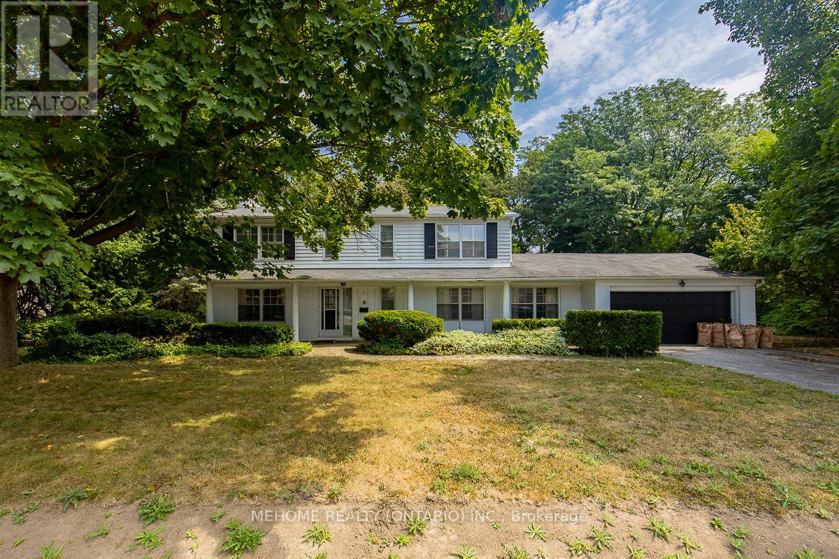 9 Laureleaf Rd, Markham Bayview Glen, ON L3T 2X2