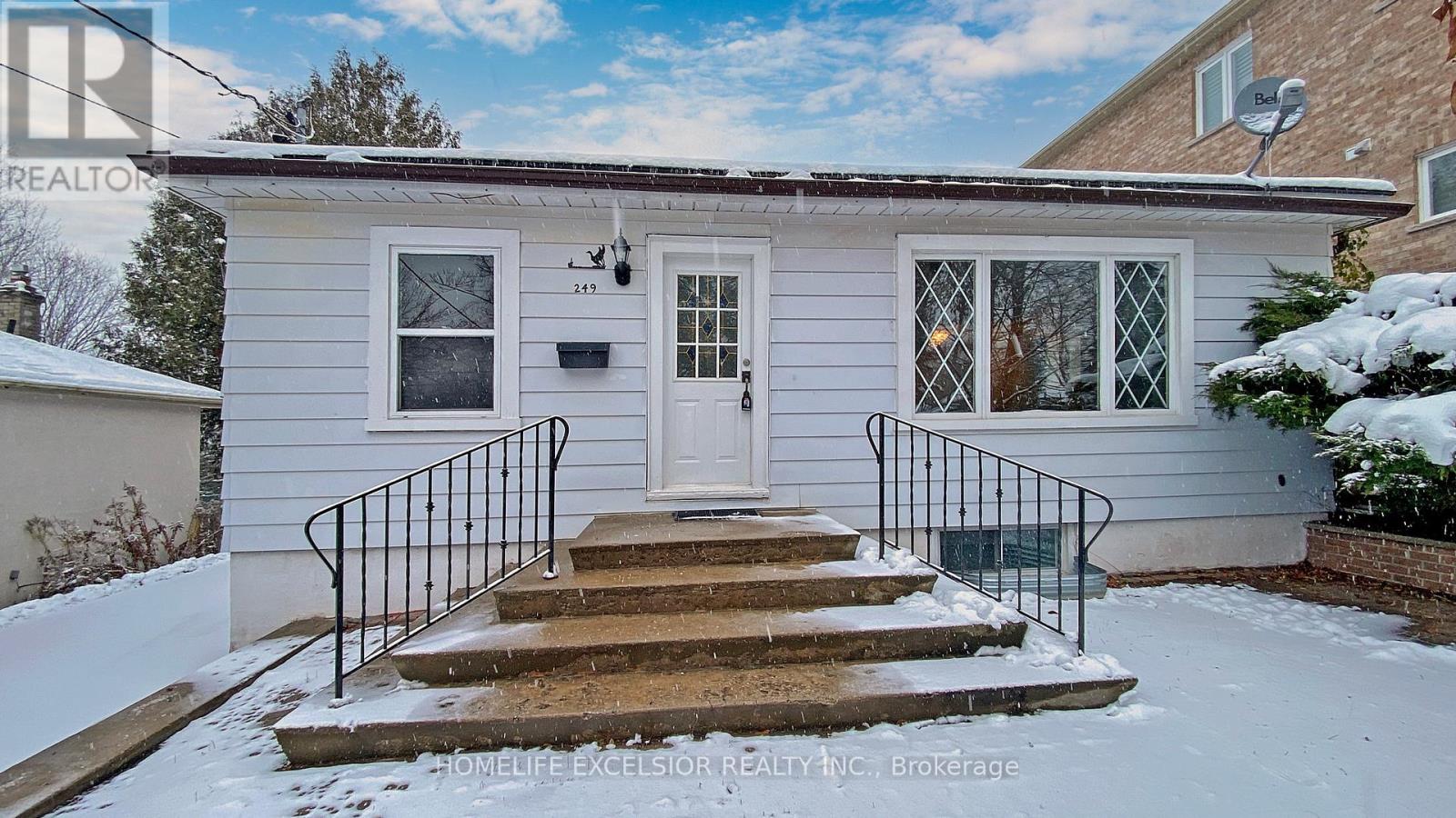 249 Palmer Ave, Richmond Hill, ON L4C 1P1