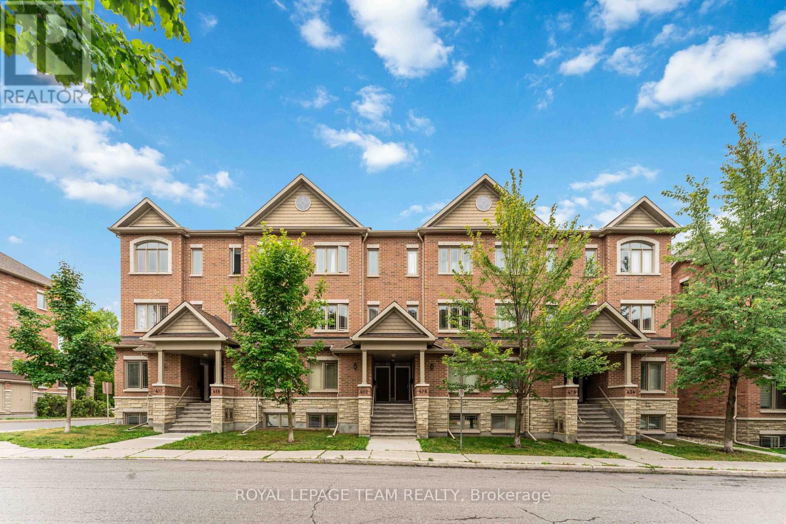 422 Leboutillier Ave, Ottawa, ON K1K 2V7