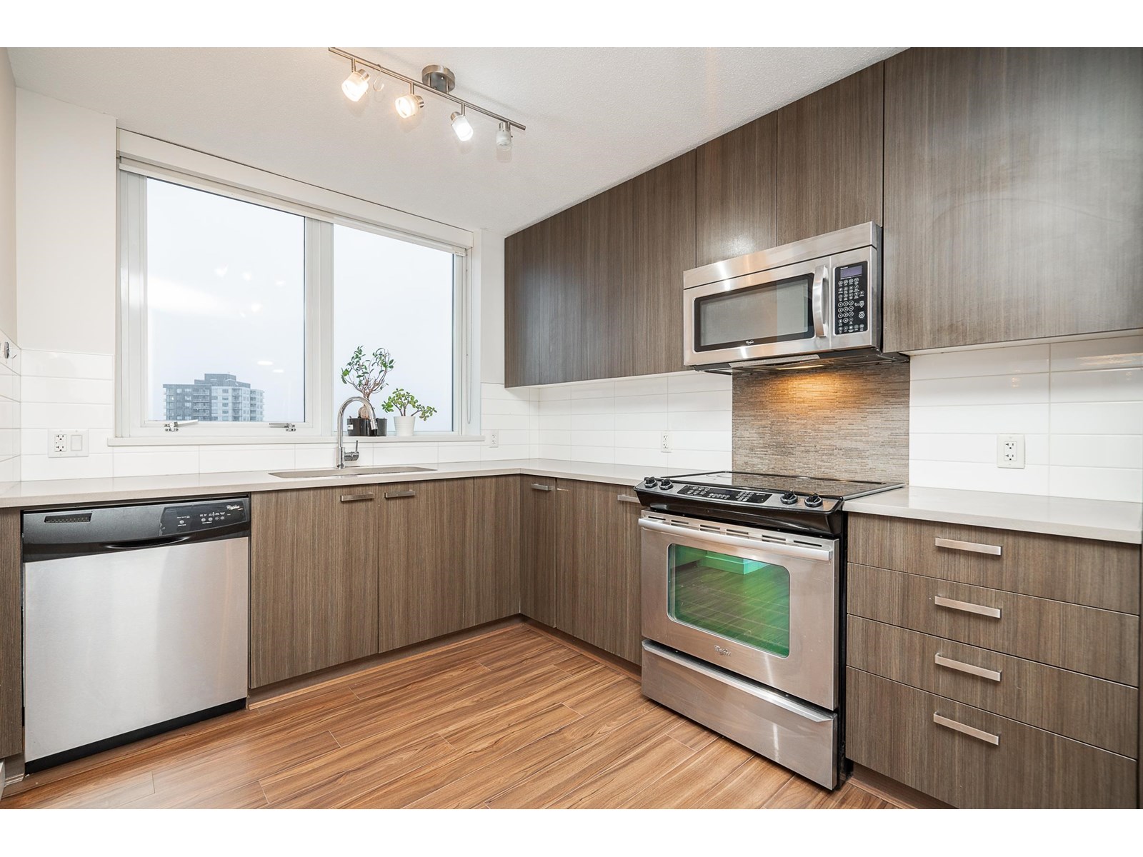 13325 102a Avenue Unit 2709, Surrey, BC V3T 0J5