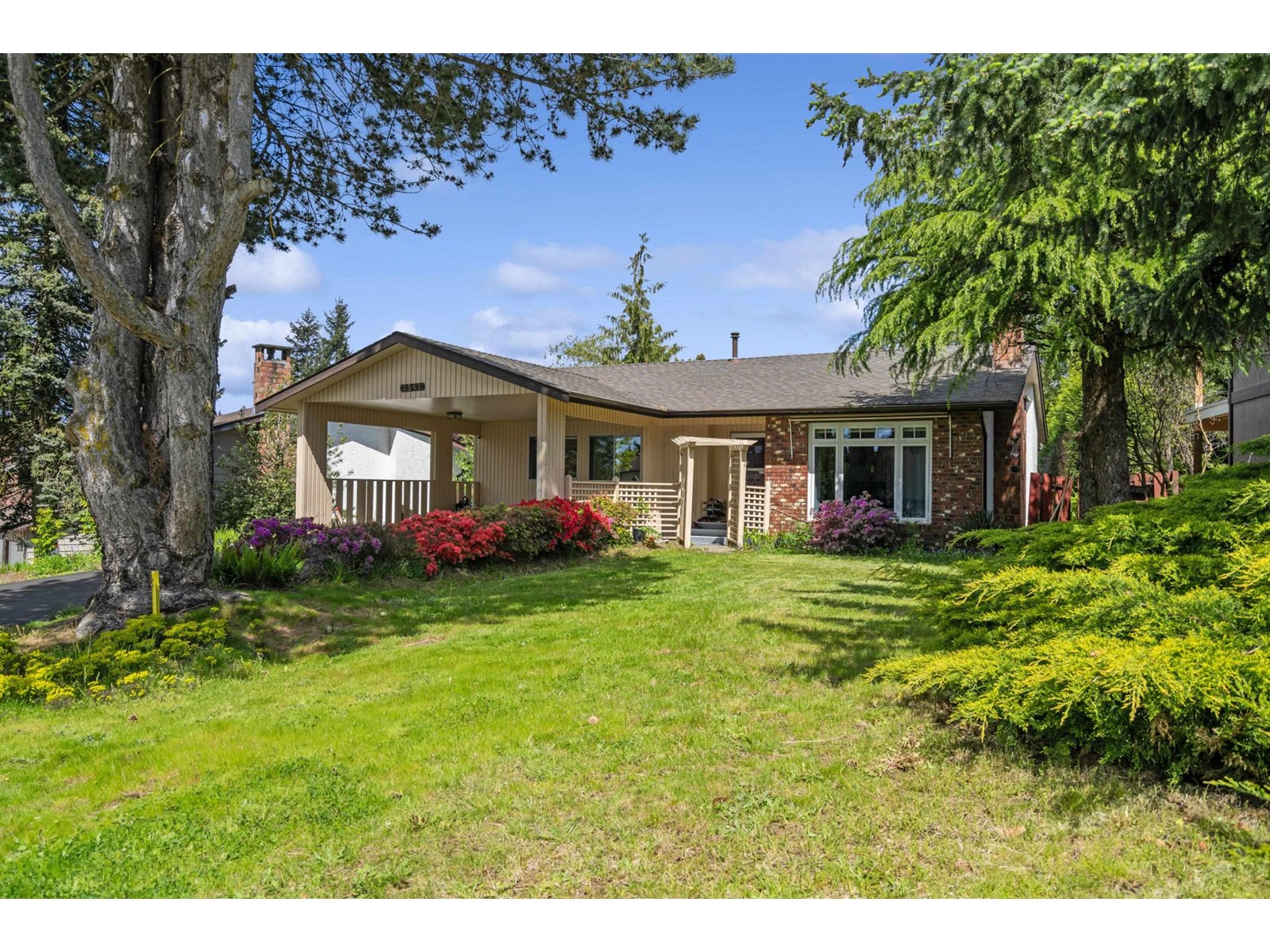 2542 Springhill St, Abbotsford, BC V2T 3V7