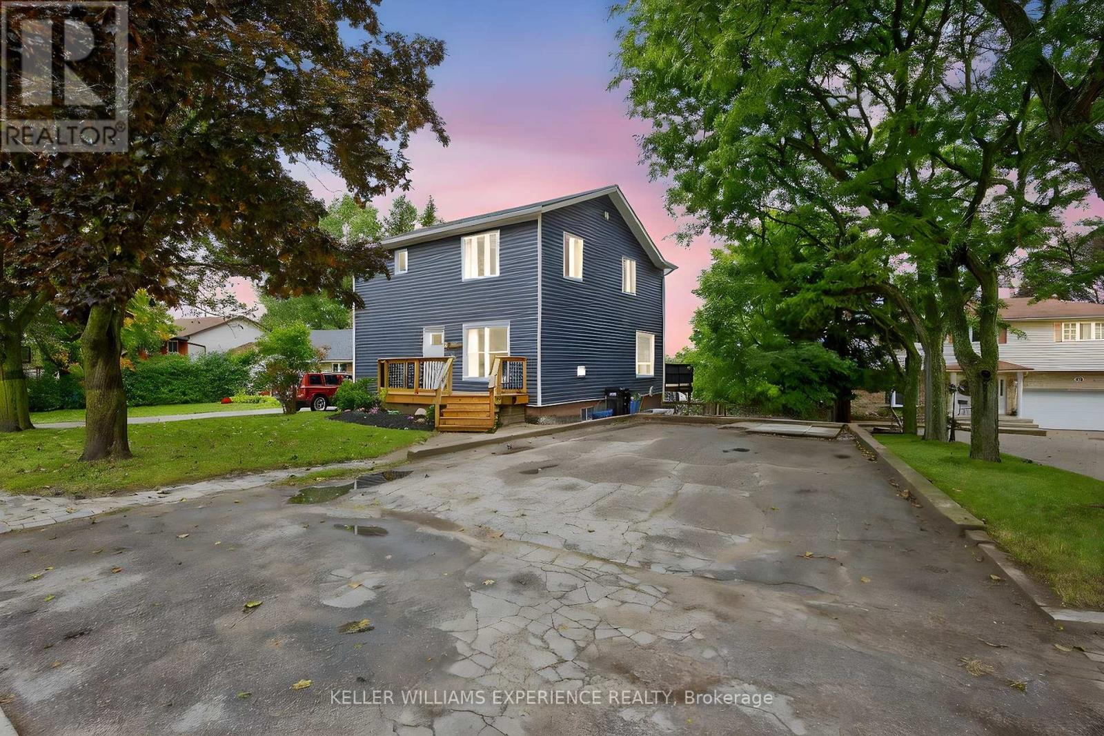 18 Murray St, Barrie, ON L4N 2X2
