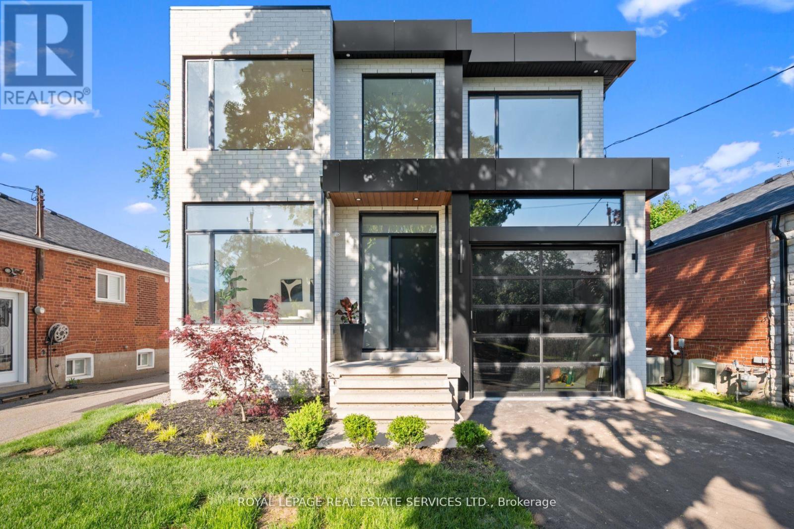 263 Thirtieth St, Toronto, ON M8W 3E2