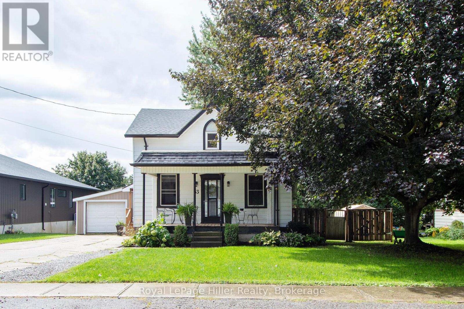 53 George St E, Huron East, ON N0K 1W0