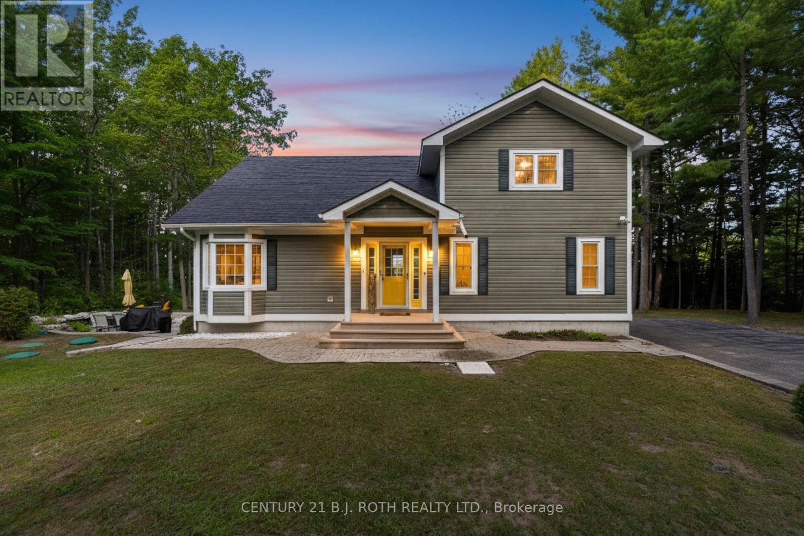2710 Portage Trl, Springwater, ON L0L 1Y3