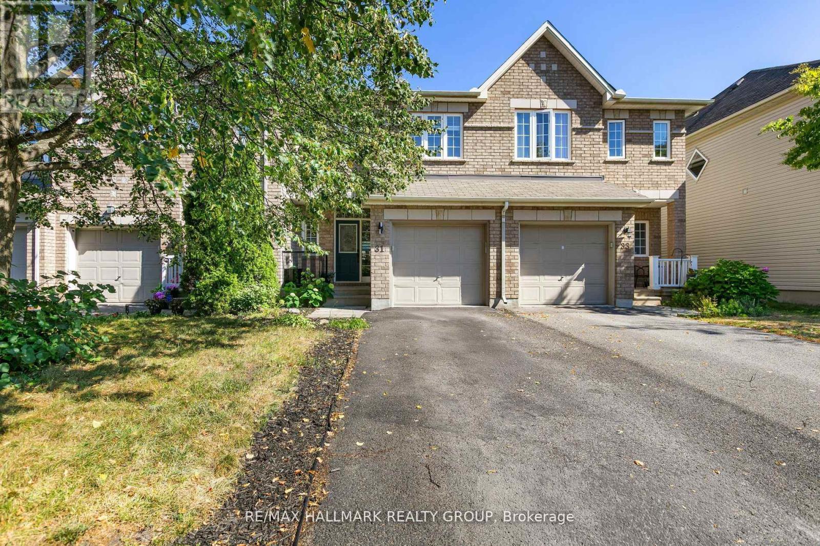31 Saddlesmith Cir, Ottawa, ON K2M 2Y8