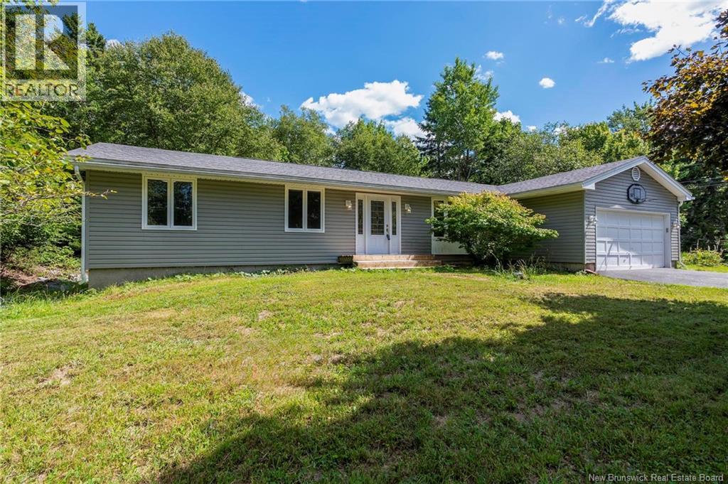 4 Lori Ct, Rothesay, NB E2E 3J5