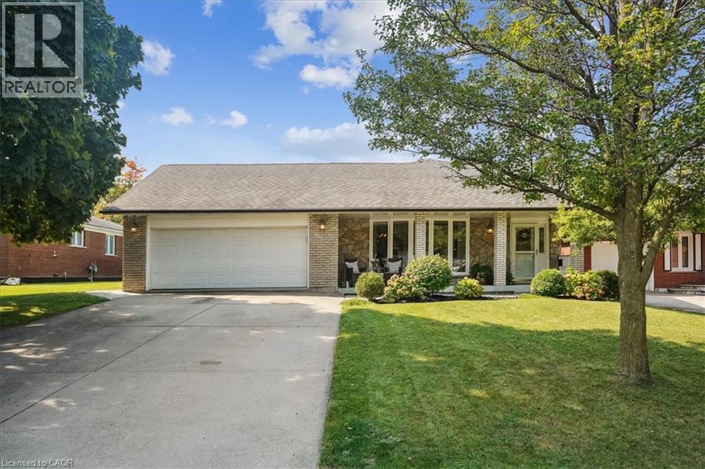 70 Country Club Dr, Hamilton, ON L8K 5W2