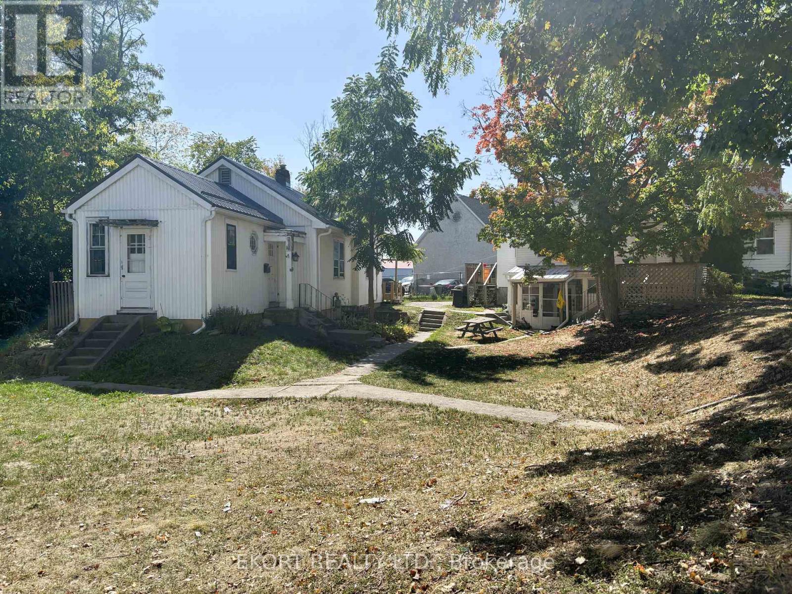 17-23 Moira St W, Belleville Belleville Ward, ON K8P 1S1