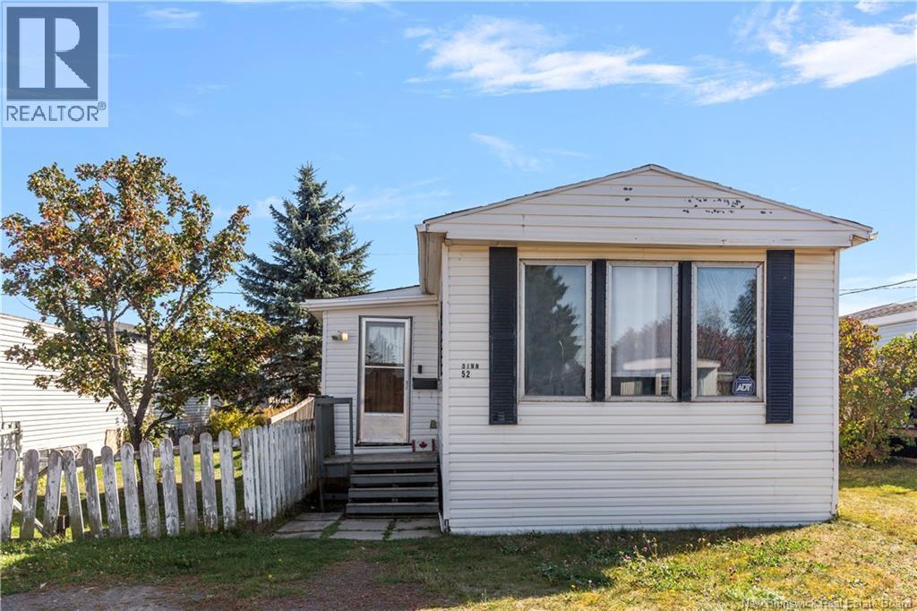 52 Pioneer Ave, Moncton, NB E1G 1C9
