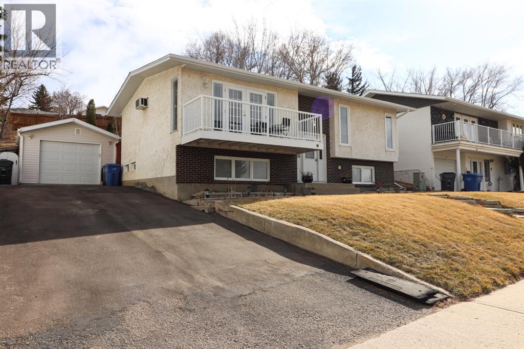 7 Valleyview Dr SW, Medicine Hat, AB T1A 7K5