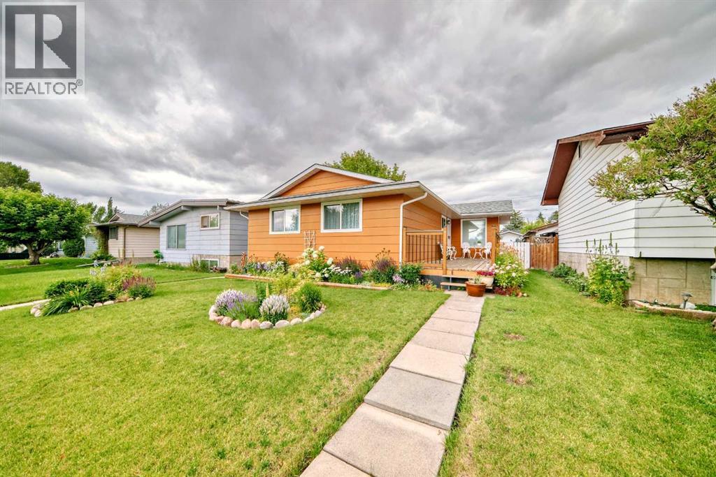 247 Doverview Cres SE, Calgary, AB T2B 1Y9
