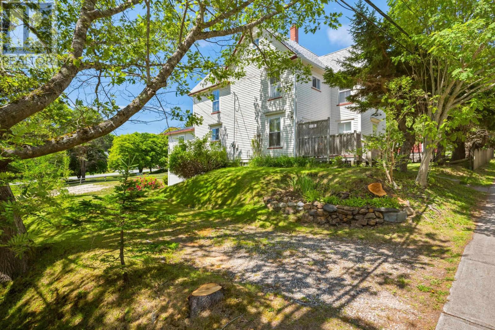 149 Duke St, Chester, NS B0J 1J0