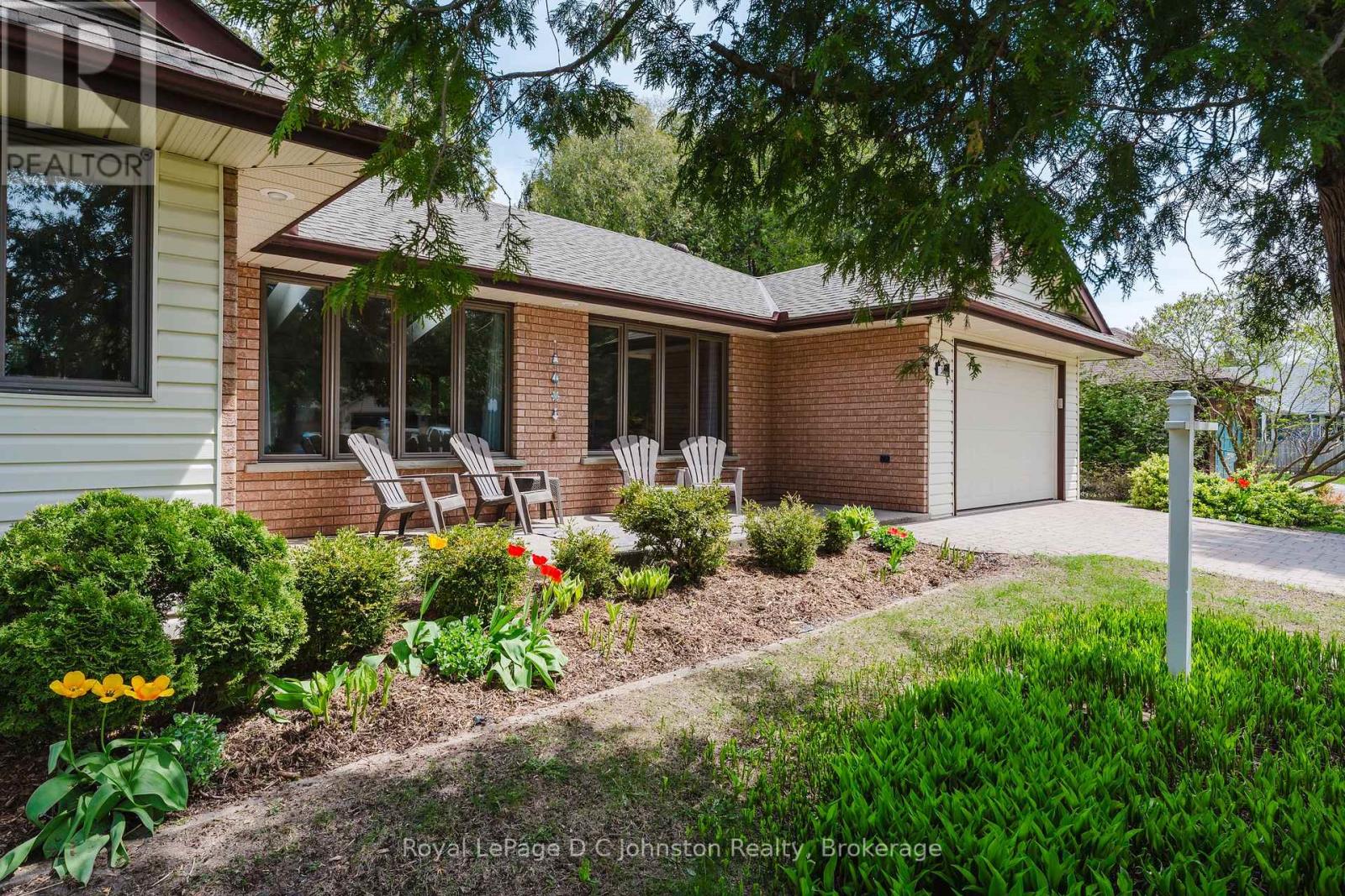 30 Cedar Bush Dr, Saugeen Shores, ON N0H 2L0